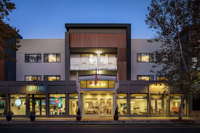 Hilton Garden Inn Davis Downtown - Image 1