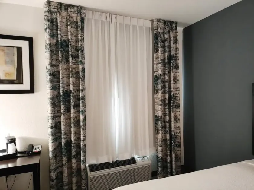 The Grove Inn and Suites - Zimmer