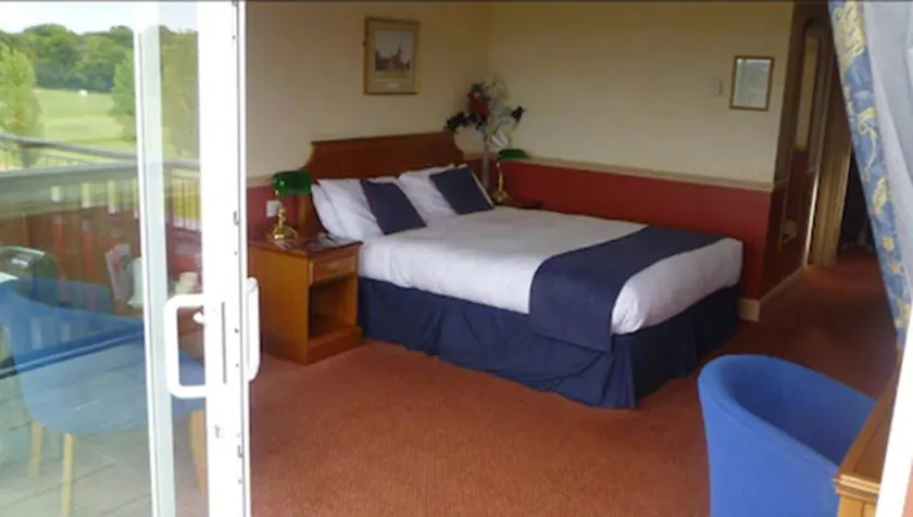 London Beach Country Hotel & Golf Club - Image 1