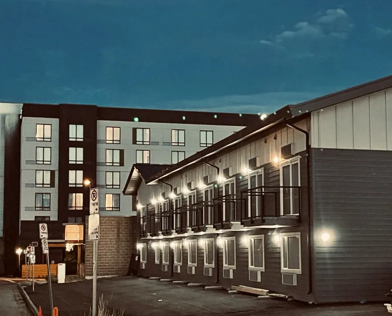 Econo Lodge - Image 1