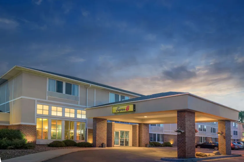 Super 8 by Wyndham Menomonie WI - Image 1