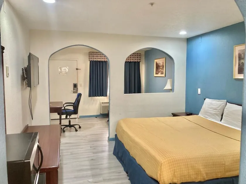 Americas Best Value Inn and Suites Houston/Northwest Brookhollow - Image 1