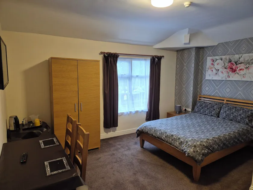 Brookfield Hotel - Image 1