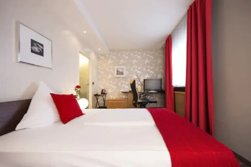 Hotel L' Escala - Image 1