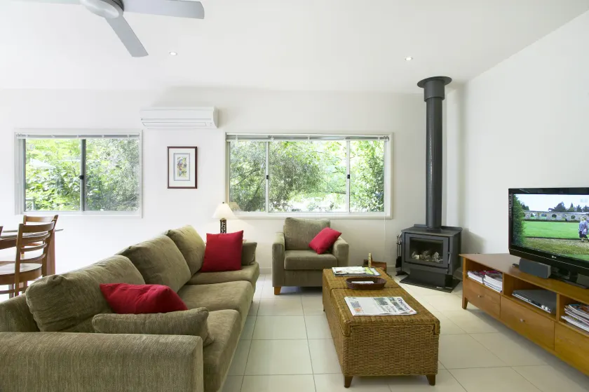 Abalina Cottages, Rotary Drive - Image 1