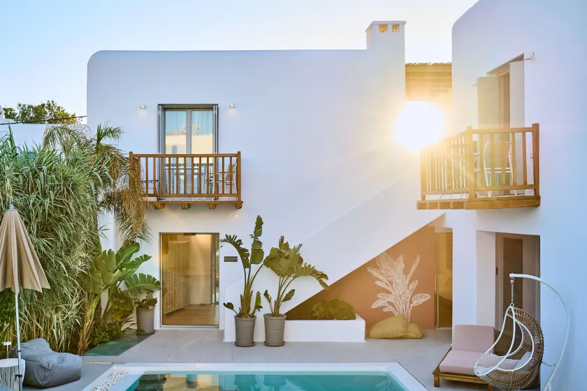Adorno Beach Hotel and Suites - Image 1