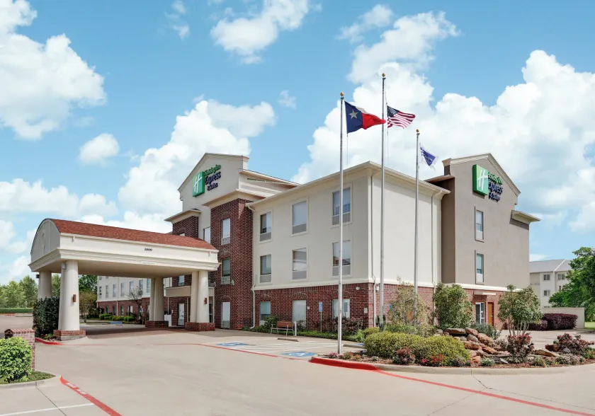 Holiday Inn Express Hotel & Suites Cleburne by IHG - Image 1