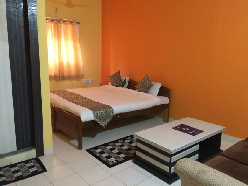 Hotel Arham Inn - Image 1