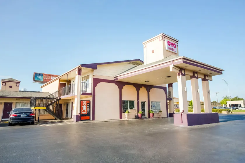 OYO Hotel Texarkana North Heights AR Hwy I-30 - Image 1