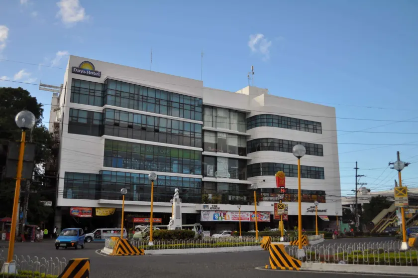 Days Hotel by Wyndham Iloilo - Image 1