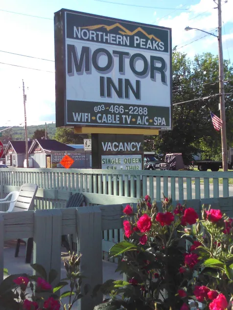 Northern Peaks Motor Inn - Image 1