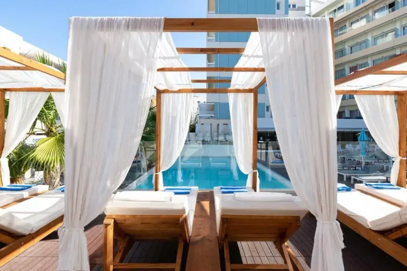 Arte Hotel - Image 1