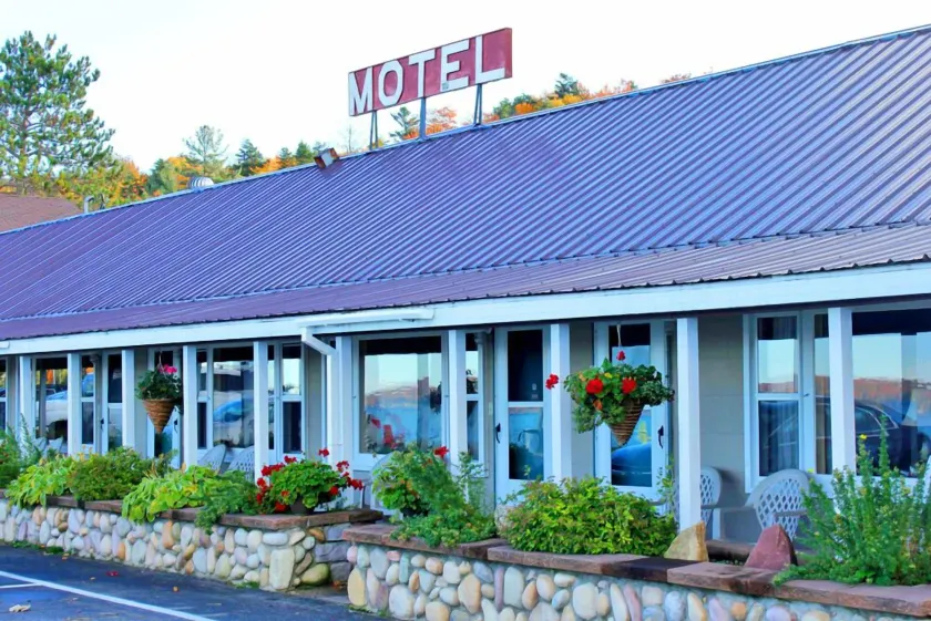 The Sunset Motel - Image 1