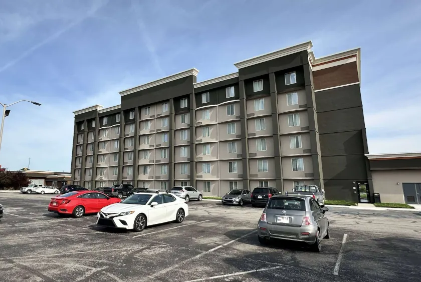 La Quinta by Wyndham Indianapolis South - Image 1