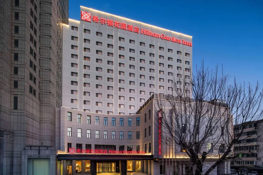 Hilton Garden Inn Tianjin Five Great Avenues - Image 1
