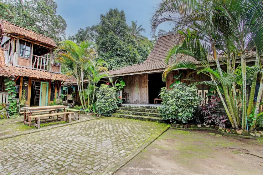 Hotel O Omah Baturan Syariah - Image 1