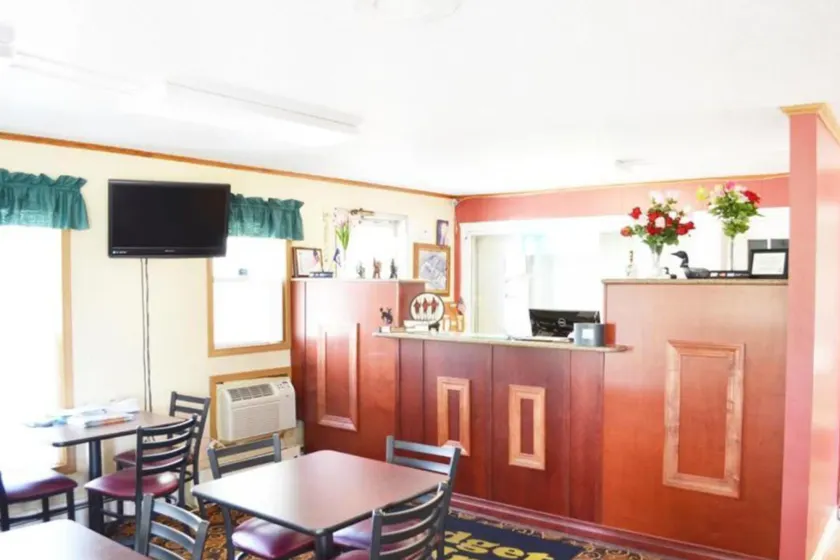 Budget Inn / 2 Doppelbetten, Nichtraucher - Image 1