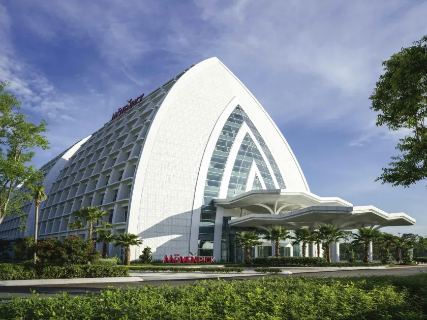Movenpick Hotel & Convention Centre KLIA - Image 1
