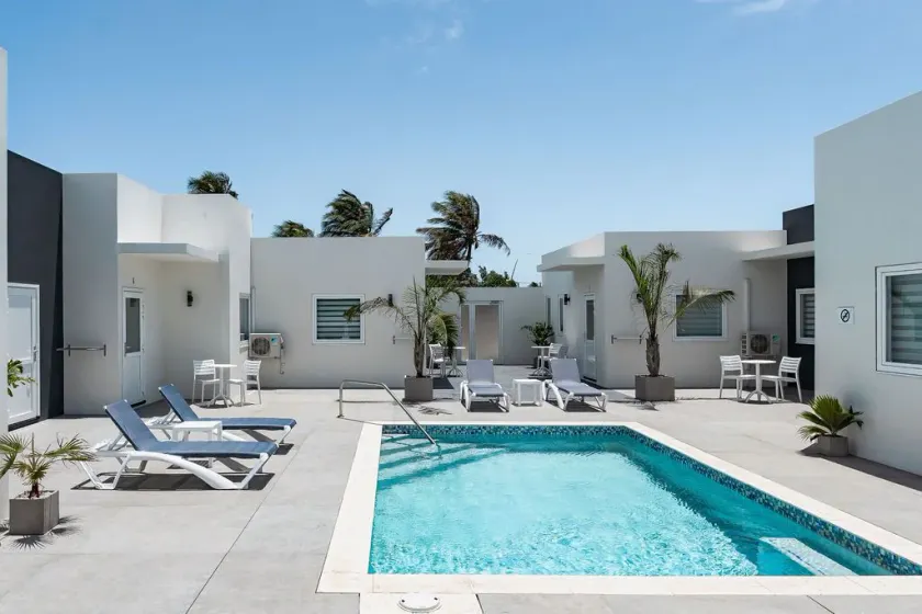 The Palm Leaf Apartments - Image 1