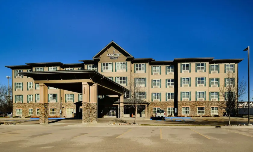 Country Inn & Suites by Radisson, Grand Forks, ND - Image 1