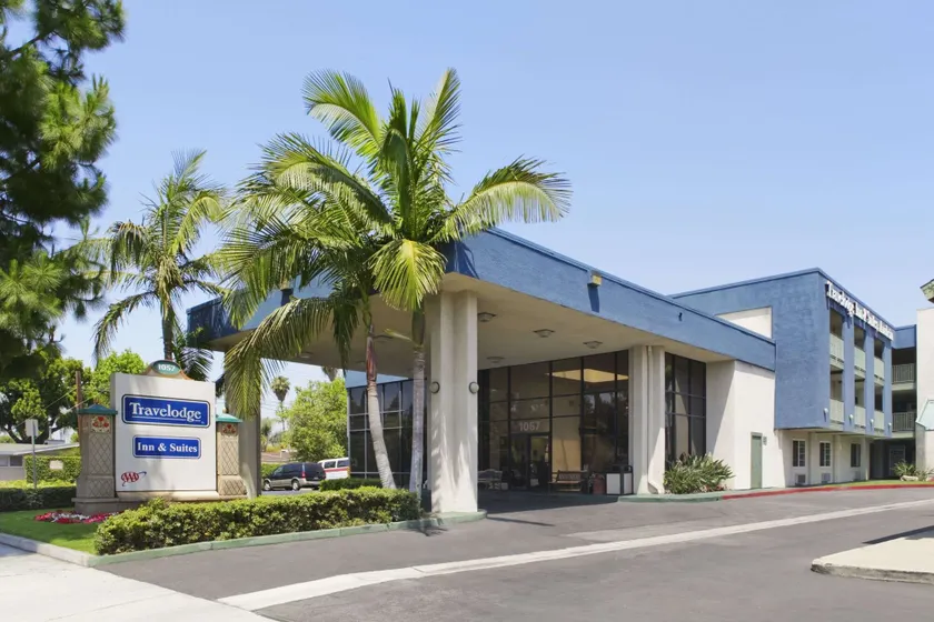 Travelodge Inn & Suites by Wyndham Anaheim on Disneyland Dr - Image 1