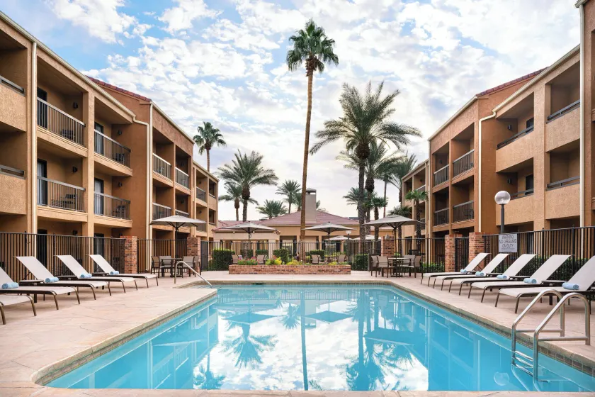 Courtyard by Marriott Las Vegas Convention Center - Image 1