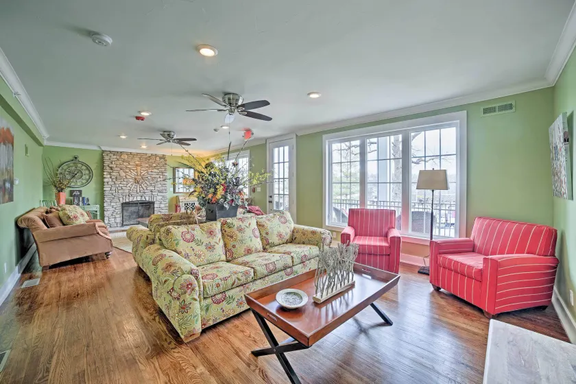 Walk to Branson Landing! Dtwn Home w/ Pool Access - Image 1