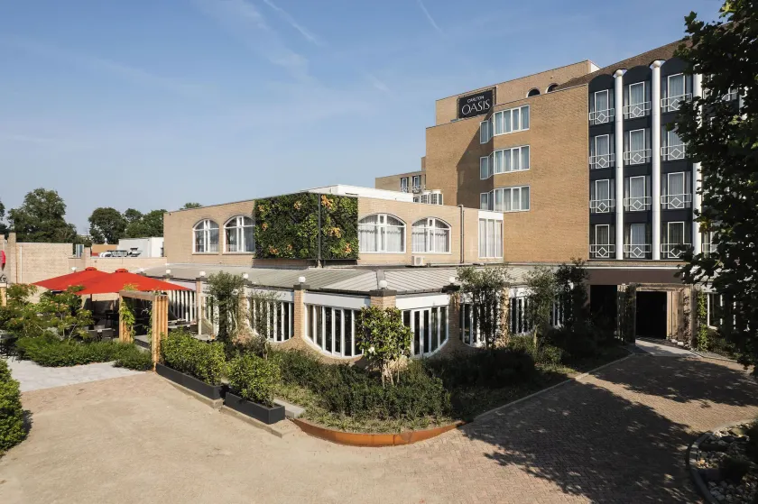 Carlton Oasis Hotel - Image 1