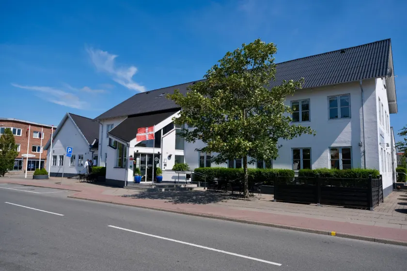 Hotel Hjallerup Kro - Image 1