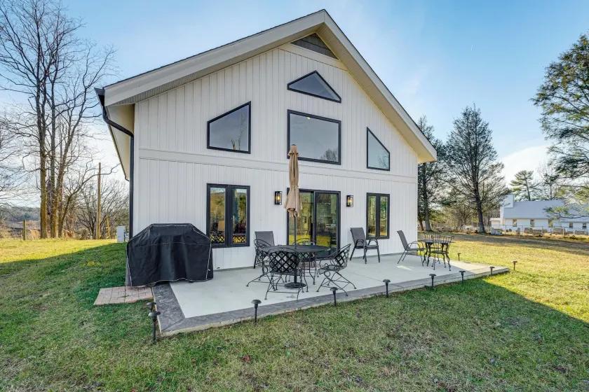 Peaceful Farmhouse Retreat 6 Mi to Virginia Tech! - Image 1