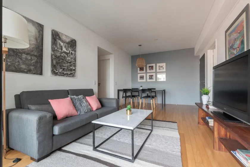 live hotel - Image 1
