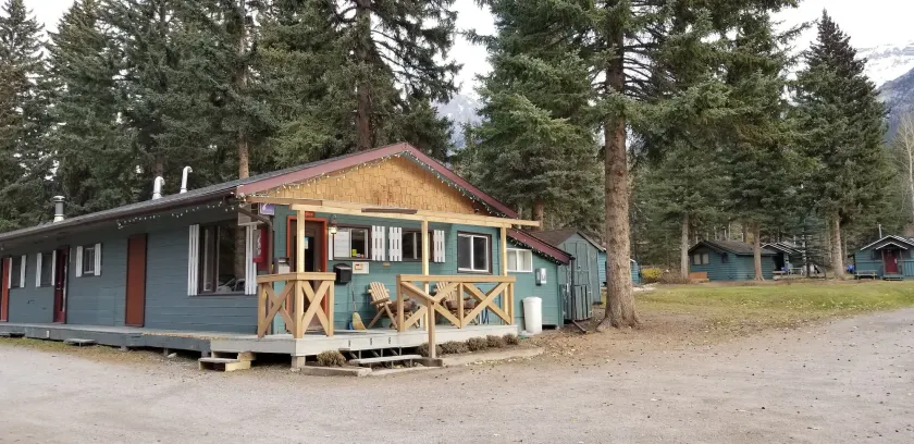 Rundle Chalets - Image 1