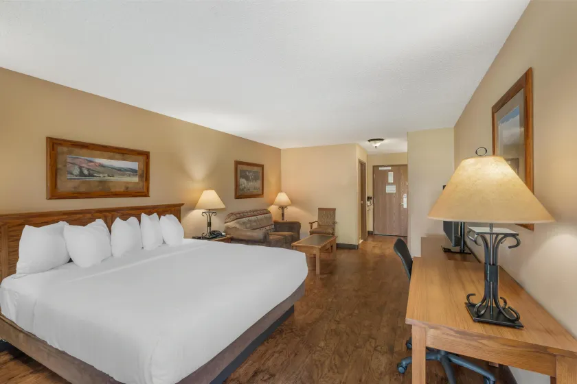 Best Western Plus Kelly Inn & Suites - Image 1