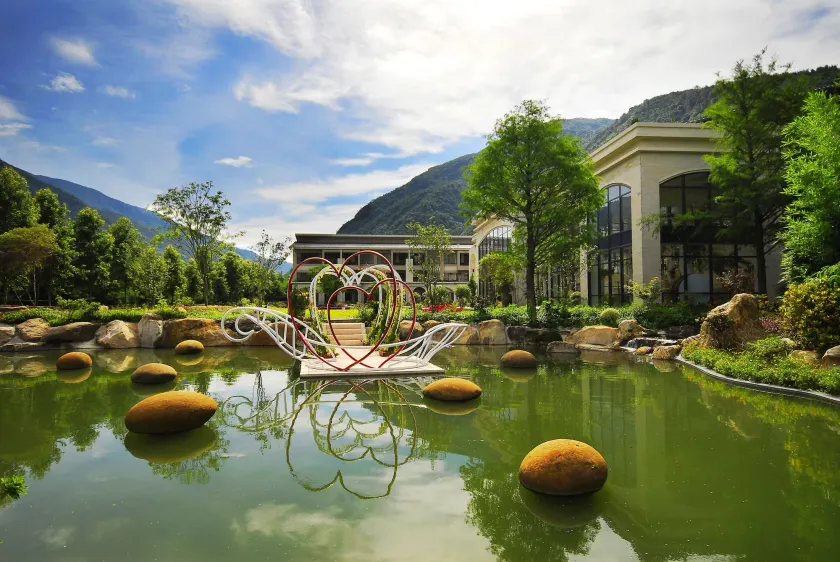 Tai-Yi Red Maple Resort - Image 1