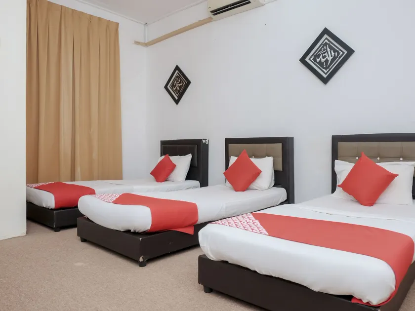 OYO 90180 Gemilang Hotel Kerteh - Image 1