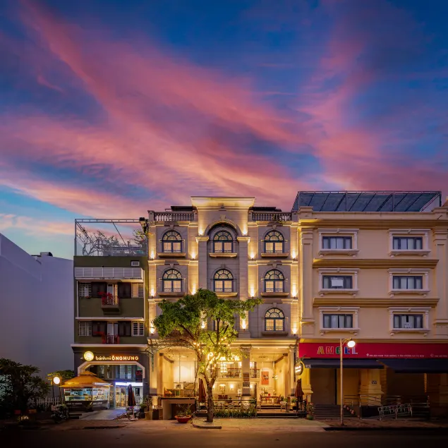 Golden Star Apartment & Hotel - Image 1
