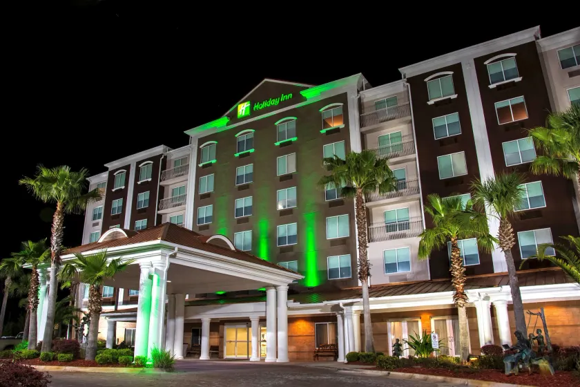Holiday Inn & Suites Lake City by IHG - Image 1