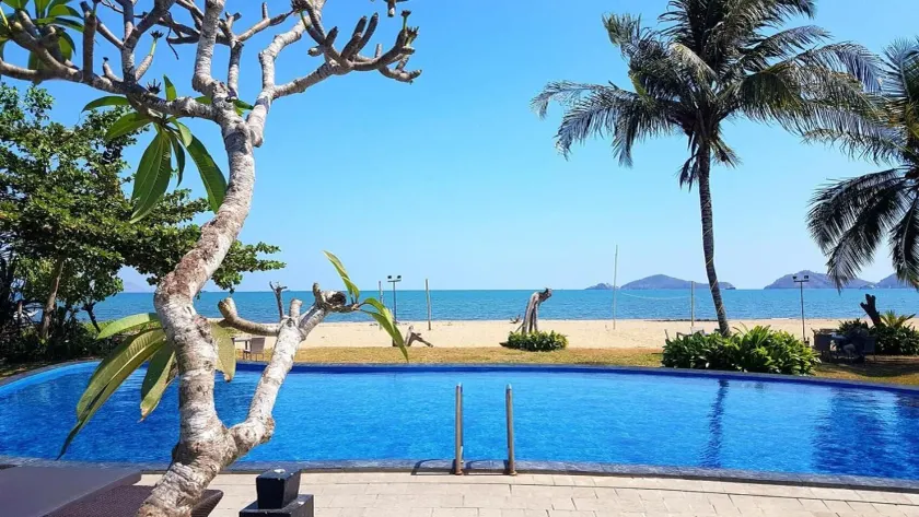 Luwansa Beach Hotel - Image 1