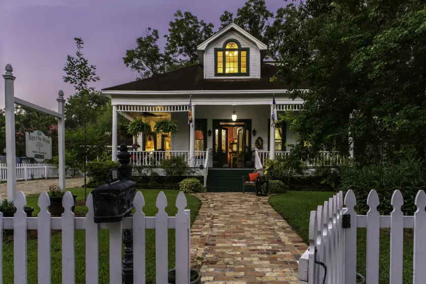 White Oak Manor Bed & Breakfast - Image 1