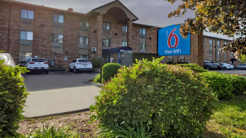 Motel 6-Milwaukee, WI - Glendale - Image 1