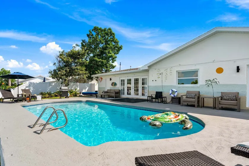 368 Carmine Dr - Image 1