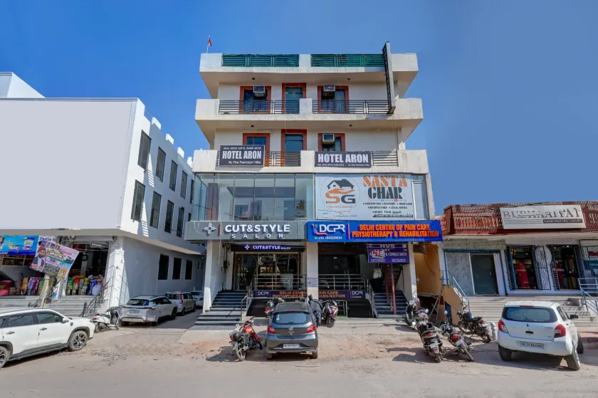 Mauryan Elite Hotel Qutab Minar Metro Station - Image 1