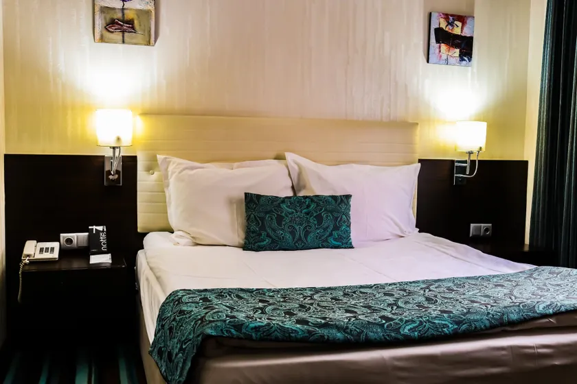 Notte Hotel - Image 1