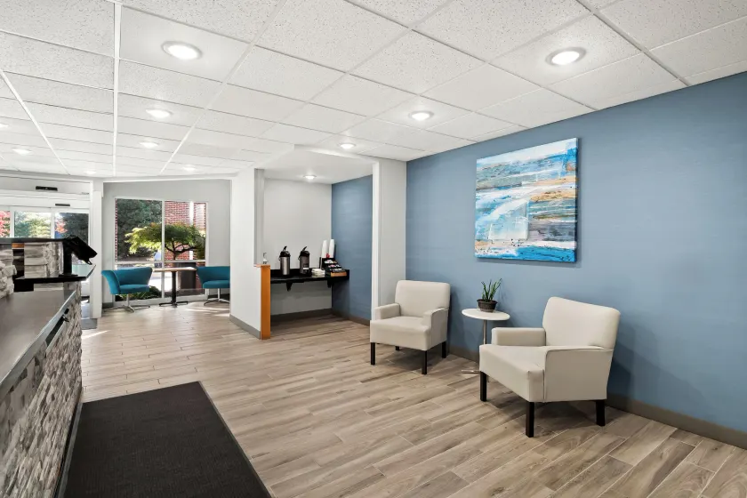 HomeTowne Studios by Red Roof East Lansing - Okemos - Hall