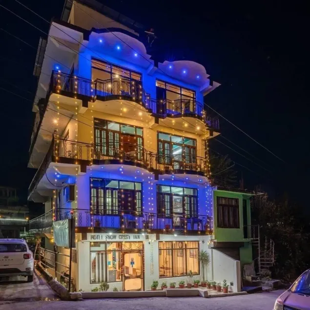 Hotel Snow Crest Inn - Image 1