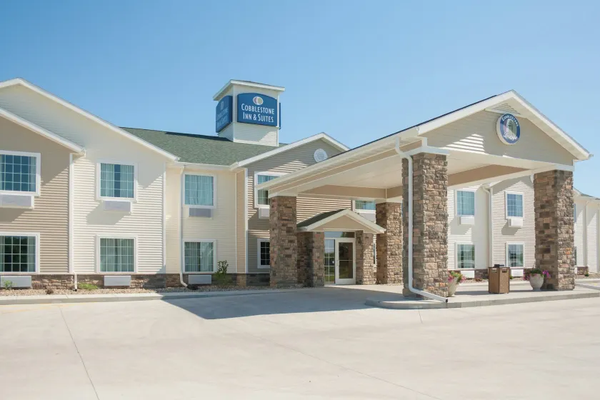 Cobblestone Inn & Suites-Winterset - Image 1