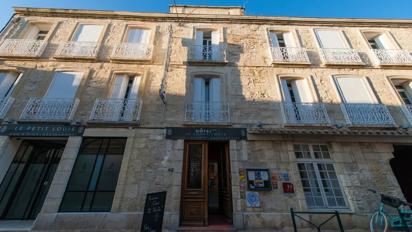 Hôtel Saint Louis Aigues-Mortes - Image 1