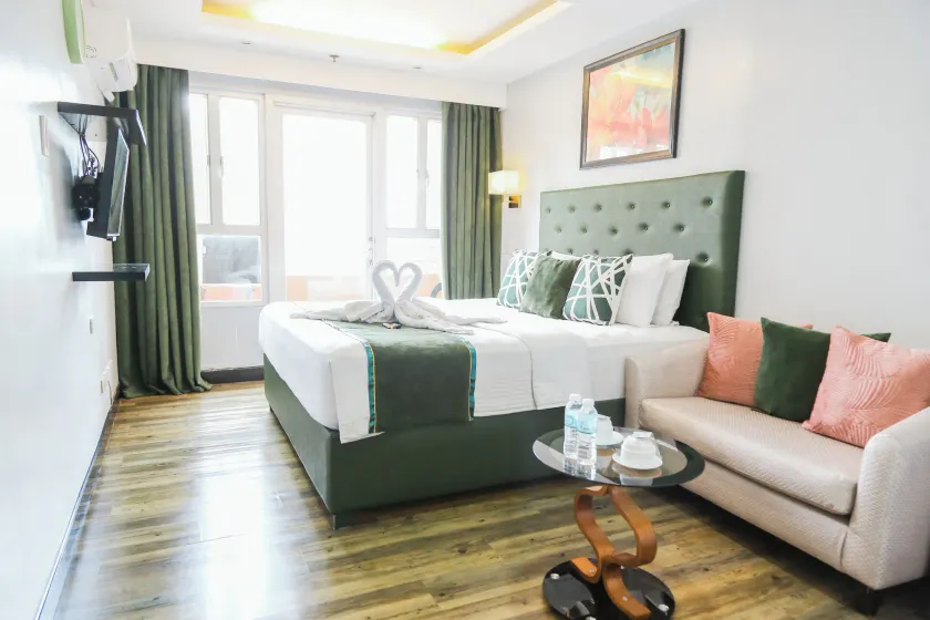 Pacific Bay Grand Suites - Image 1
