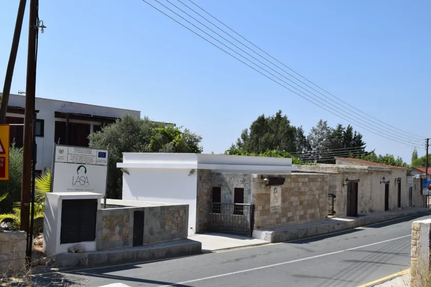 Lasa Heights Hotel - Image 1