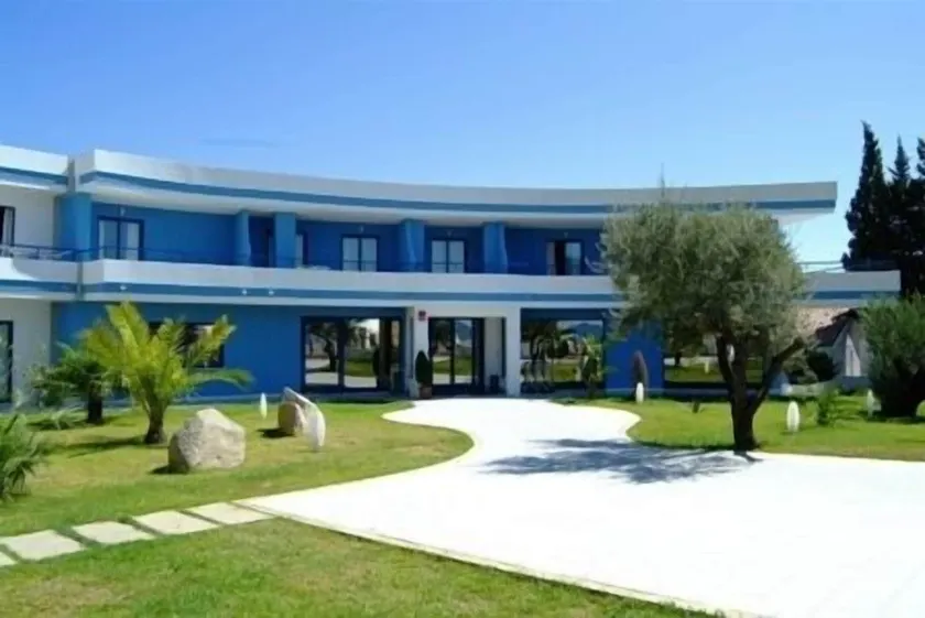 Hotel Club Cala Longa - Image 1